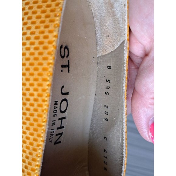 St. John Women's Size 5.5 Italy Yellow  Mustard Leather Embossed Textured Heels - Picture 6 of 11